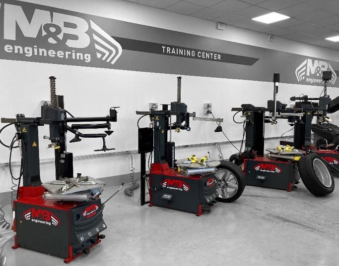 Training center M&B Engineering con smontagomme professionali